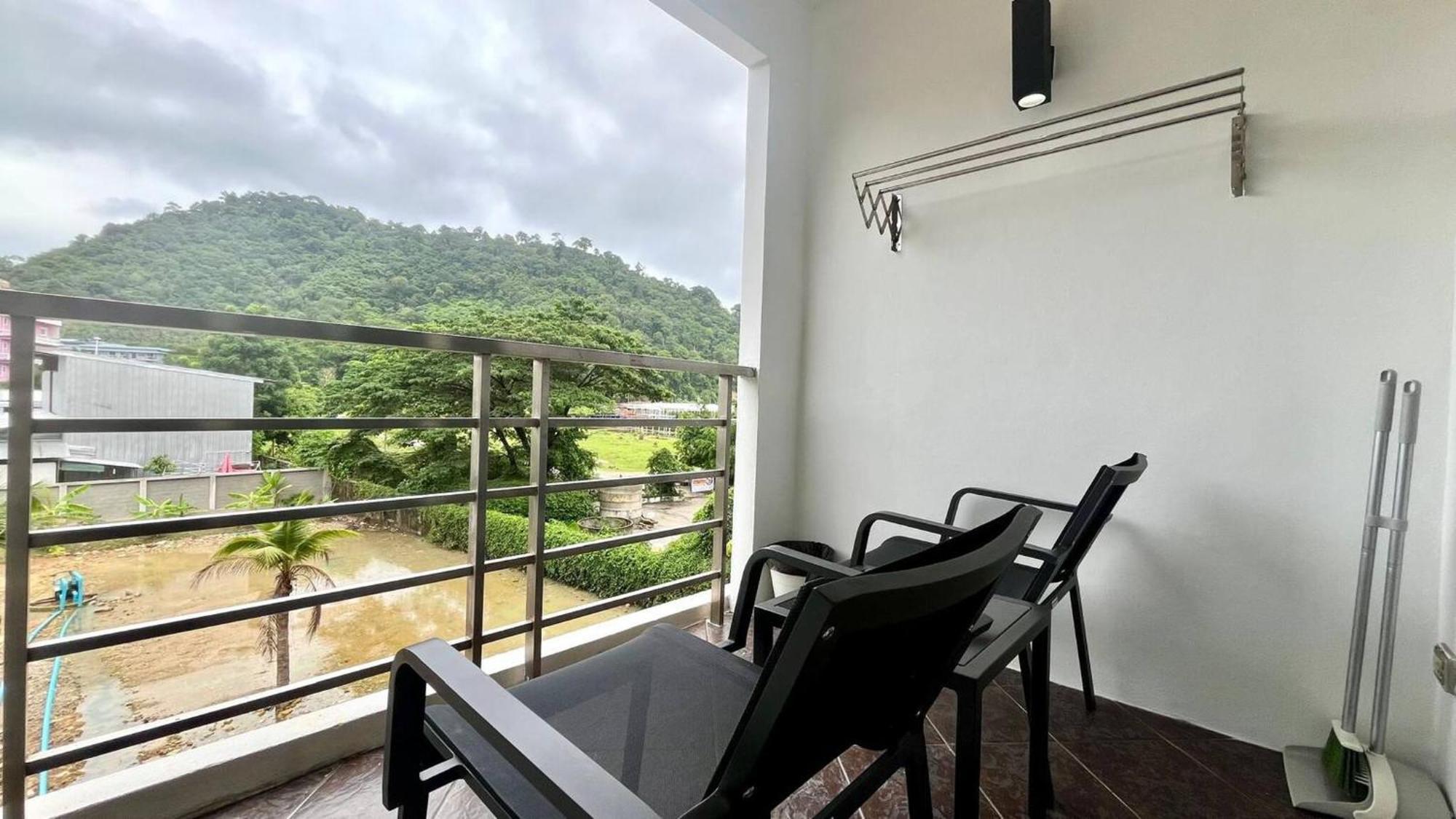 Căn hộ Large 1 Bedroom1 Bathroom 1 Km Walking To *